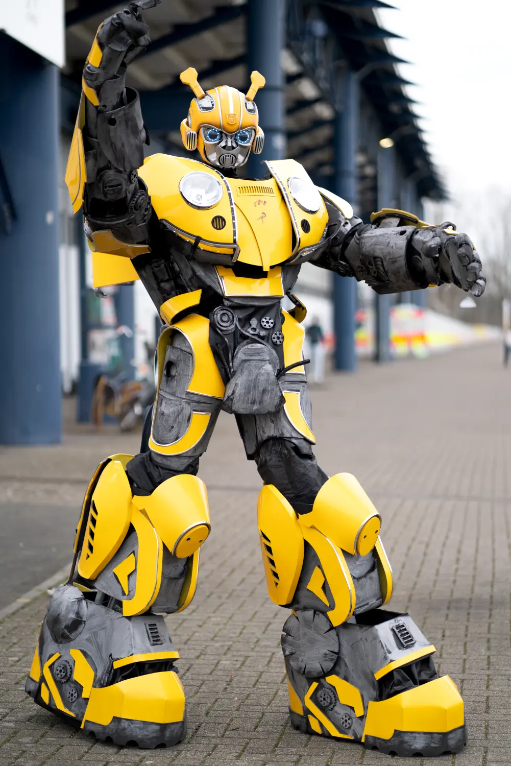 Bumblebee, ein bekannter Charakter aus der Transformers-Reihe, Kostüm von Maxiland Event